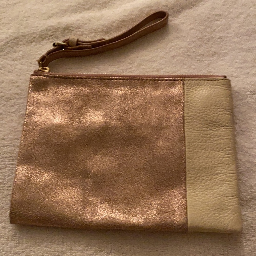 NWOT GAP genuine leather wristlet